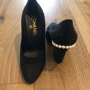 Chanel pearl heel 37.5